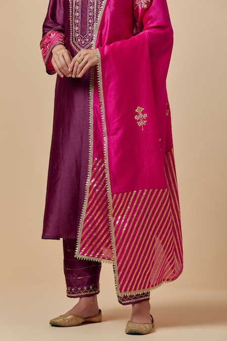 Anantaa By Roohi_Fuchsia Silk Chanderi Floral Embroidered Dupatta _Online_at_Aza_Fashions