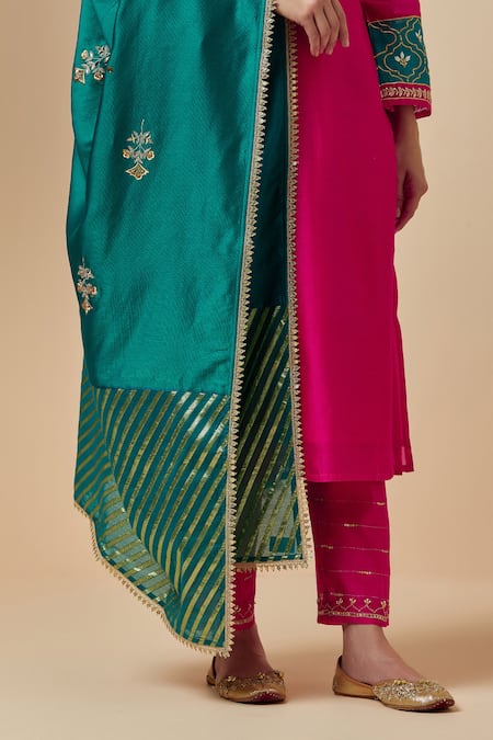 Anantaa By Roohi_Green Silk Chanderi Floral Embroidered Dupatta _Online_at_Aza_Fashions