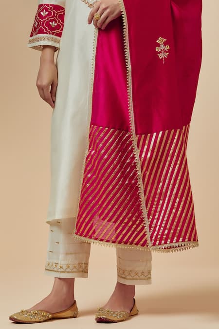 Anantaa By Roohi_Red Silk Chanderi Floral Embroidered Dupatta _Online_at_Aza_Fashions