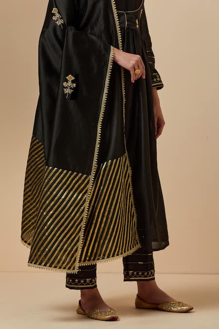 Anantaa By Roohi Black Silk Chanderi Floral Embroidered Dupatta Online at Aza Fashions Anantaa By Roohi_Black Silk Chanderi Floral Embroidered Dupatta _Online_at_Aza_Fashions