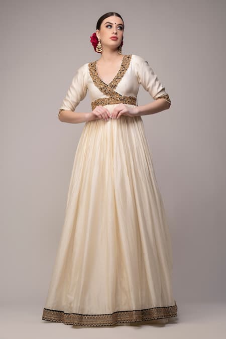 Shop Joy Mitra Cream Angrakha Chanderi Embroidered Kashmiri V Neck With Net Dupatta at Aza Fashions Shop_Joy Mitra_Cream Angrakha Chanderi Embroidered Kashmiri V Neck With Net Dupatta _at_Aza_Fashions