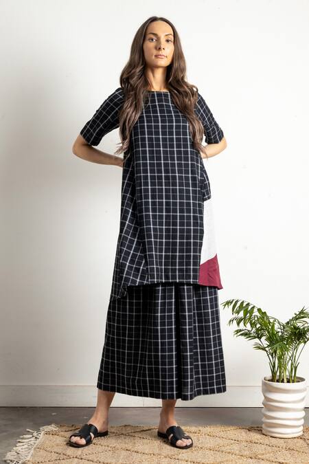 Buy Doodlage Black Upcycled Cotton Checkered Boat Neck Renho Tunic at Aza Fashions Buy_Doodlage_Black Upcycled Cotton Checkered Boat Neck Renho Tunic_at_Aza_Fashions