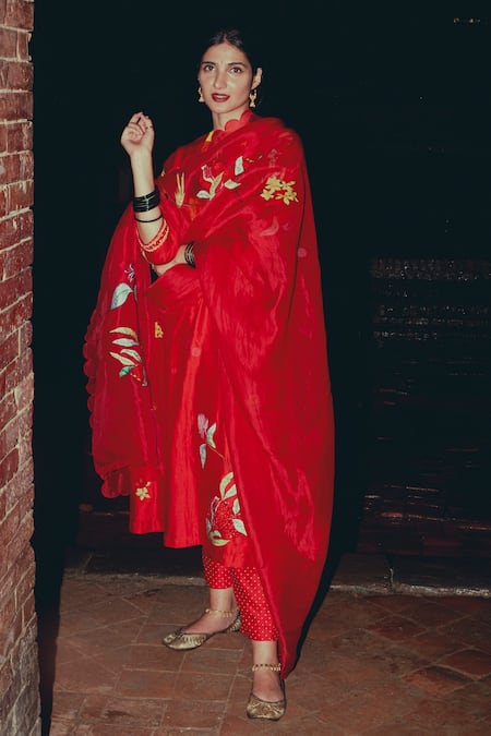 Label Earthen_Red Chiniya Organza Floral Work Laal Sunahri Embroidered Kurta Set _Online_at_Aza_Fashions