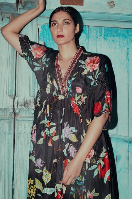 Buy_Label Earthen_Black Habutai Silk Floral Motifs V Neck Surmai Printed Kaftan _Online_at_Aza_Fashions