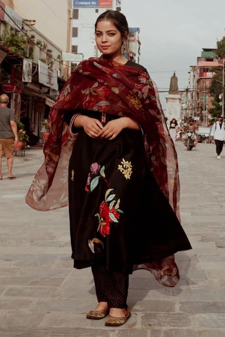 Label Earthen Surmai Embroidered Kurta Set 