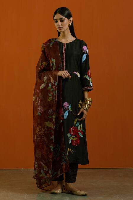 Label Earthen_Black Chiniya Silk Floral Motifs Round Surmai Embroidered Kurta Set _Online_at_Aza_Fashions