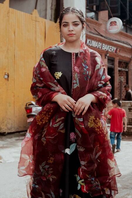 Buy_Label Earthen_Black Chiniya Silk Floral Motifs Round Surmai Embroidered Kurta Set _Online_at_Aza_Fashions