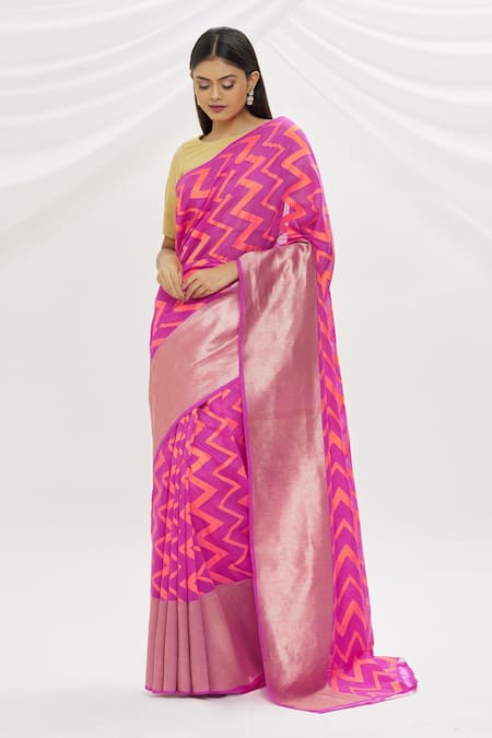 Resa by Ushnakmals Handwoven Chevron Pattern Saree 