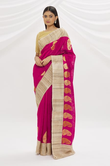 Resa by Ushnakmals Handwoven Paisley Pattern Saree 