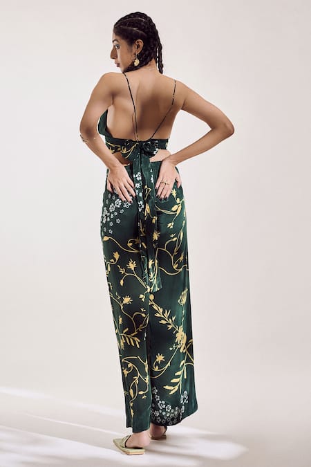 Shop Amka Green Crepe Azo Free Sustainable Ink Dye Plunge Sweet Basil Bralette And Pant Set at Aza Fashions Shop_Amka_Green Crepe Azo Free Sustainable Ink Dye Plunge Sweet Basil Bralette And Pant Set _at_Aza_Fashions
