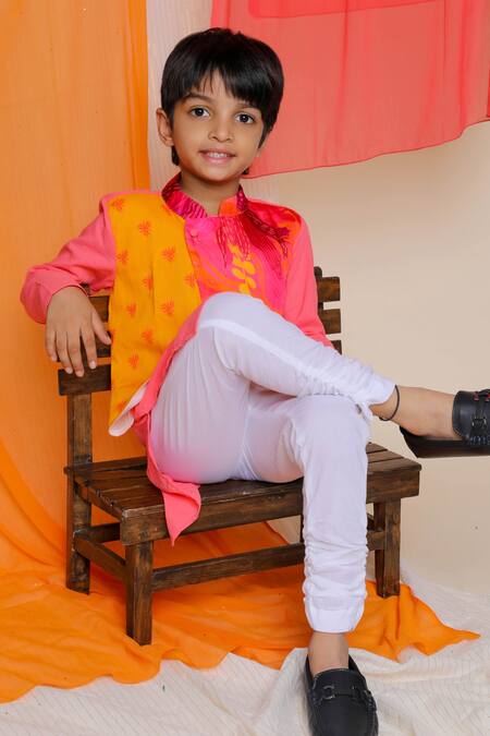 Miko Lolo_Pink Cotton Floral And Leaf Nargis Kurta & Jacket Set_Online_at_Aza_Fashions