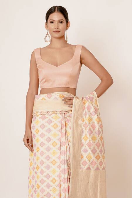 Buy_Aharin India_Peach Pure Silk Banarasi Lining Cotton And Shantoon Geometric Saree With Blouse _Online_at_Aza_Fashions
