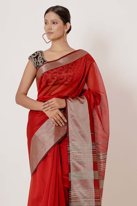 Aharin India_Red Pure Handwoven Chanderi Lining Cotton And Shantoon Chevron Saree With Blouse _Online_at_Aza_Fashions