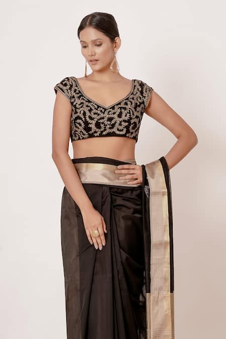 Buy_Aharin India_Black Lining Cotton/shantoon, Pure Maheshwari Silk Floral Saree With Blouse_Online_at_Aza_Fashions