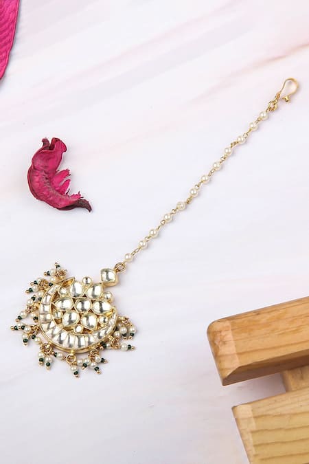 Auraa Trends Gold Plated Crescent Kundan Maangtikka Online at Aza Fashions Auraa Trends_Gold Plated Crescent Kundan Maangtikka _Online_at_Aza_Fashions