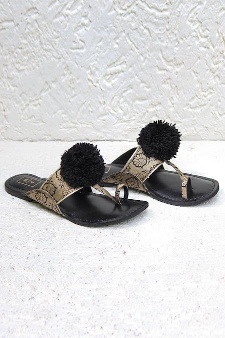 Buy_Sandalwali_Black Brocade Tarama Toe Ring Flats _Online_at_Aza_Fashions