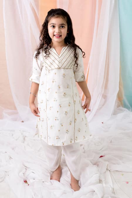 Chotibuti Chanderi Embroidered Kurta & Pant Set