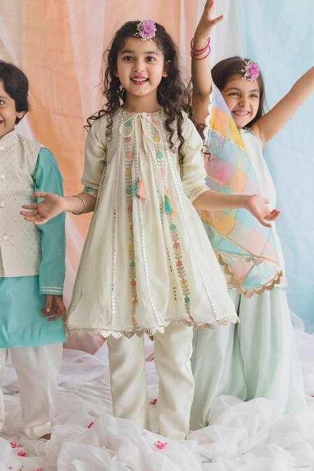 Chotibuti_Yellow Muslin, Linen Gota Patti, Mirrors, Tassels Embroidered Kurta And Pant Set _Online_at_Aza_Fashions