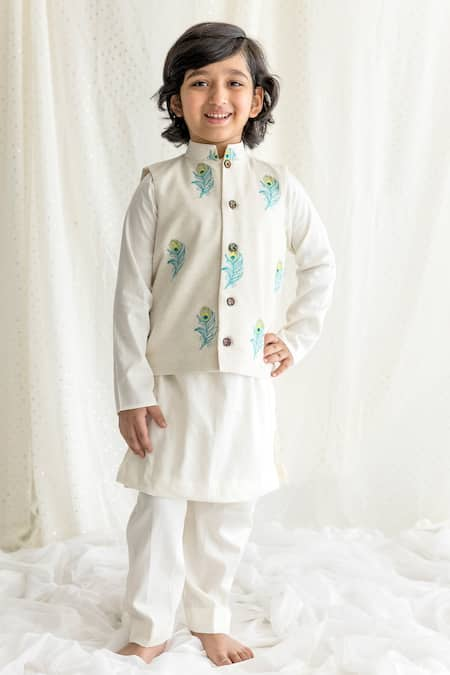 Chotibuti Peacock Feather Embroidered Bundi & Kurta Set 