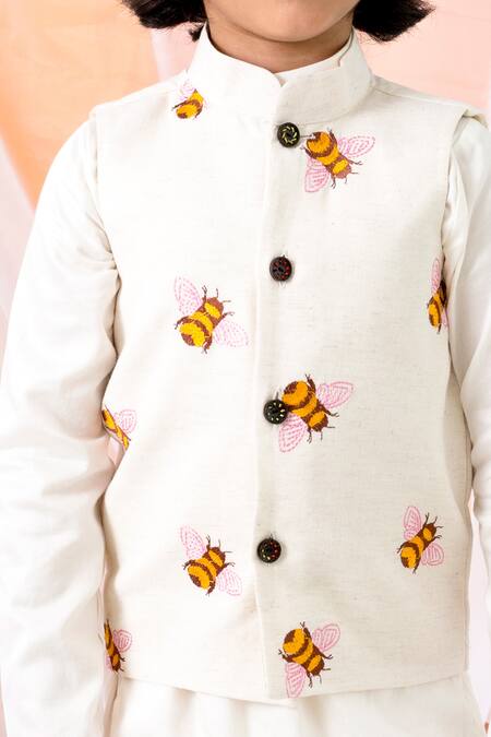 Chotibuti_Off White Cotton Embroidery Bumble Bee Bundi And Kurta Set _Online_at_Aza_Fashions