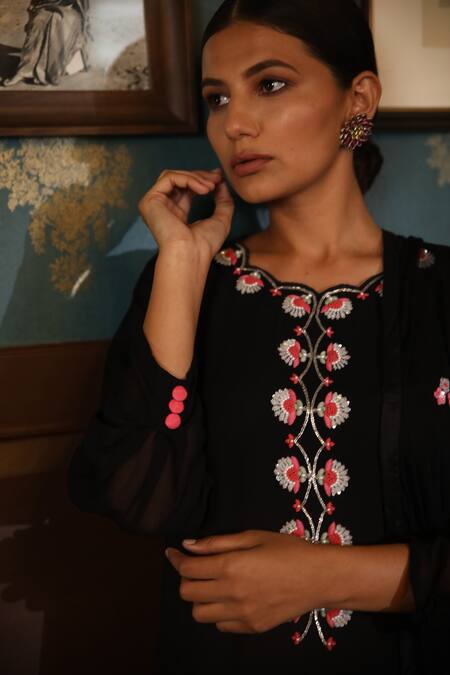 Buy_Radha Sharma_Black Georgette Embroidery Floral Scallop Round Neck Kurta Set  _Online_at_Aza_Fashions