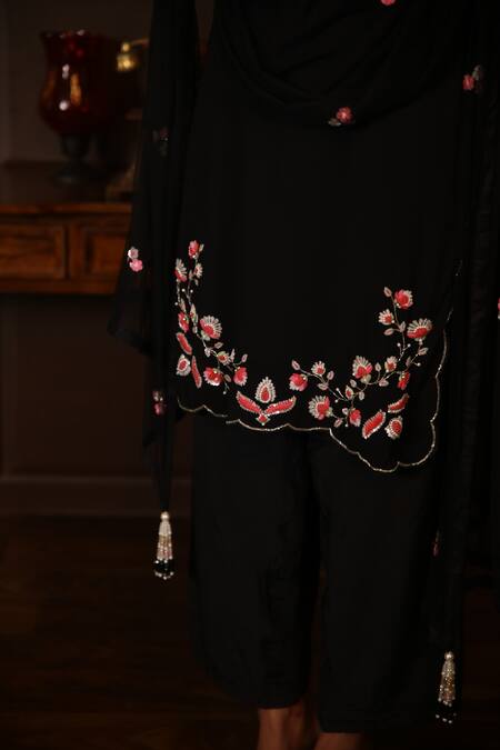 Shop_Radha Sharma_Black Georgette Embroidery Floral Scallop Round Neck Kurta Set  _Online_at_Aza_Fashions