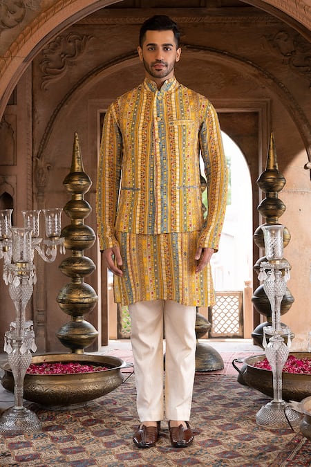 Chhavvi Aggarwal Printed Bundi & Kurta Set 