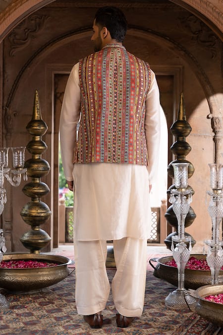 Chhavvi Aggarwal Printed Bundi & Kurta Set 
