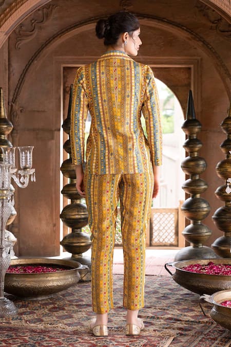 Chhavvi Aggarwal Printed Blazer & Pant Set 
