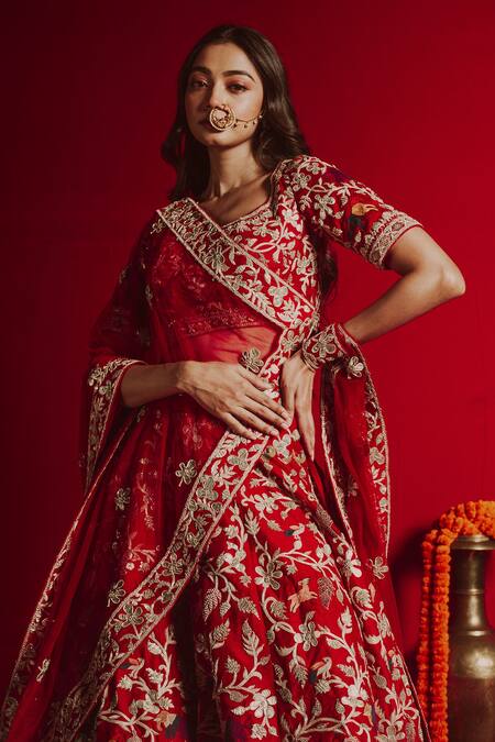 Buy_Aangan By Parul_Red Cotton, Raw Silk, Net, Satin Floral Scoop Embroidered Bridal Lehenga Set _Online_at_Aza_Fashions
