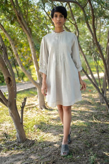 Arcvsh By Pallavi Singh Grey Gauze Linen Plain Round Puffed Sleeve Pleated Dress 