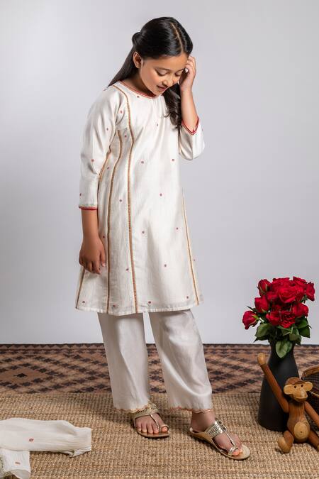 Boteh_Ivory Chanderi Silk, Cotton Embroidery Floral Anarkali Set _Online_at_Aza_Fashions