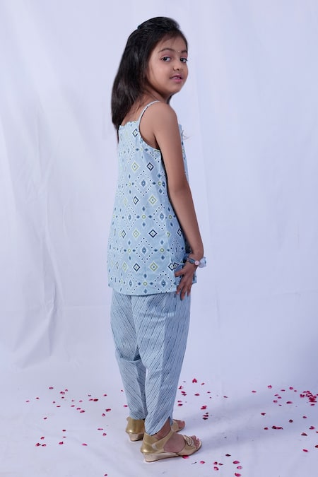 Shop Pankhuri By Priyanka Blue Cotton Embroidery Patola Print Kurta And Tulip Pant Set at Aza Fashions Shop_Pankhuri By Priyanka_Blue Cotton Embroidery Patola Print Kurta And Tulip Pant Set _at_Aza_Fashions