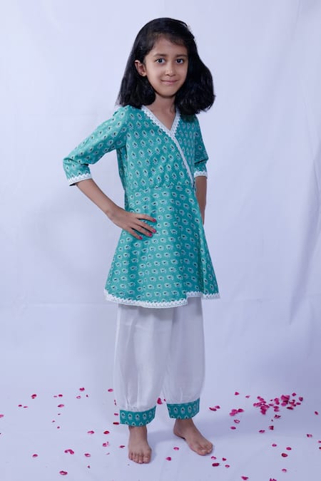 Shop Pankhuri By Priyanka Green Cotton Lace Floral Pattern Kurta And Harem Pant Set at Aza Fashions Shop_Pankhuri By Priyanka_Green Cotton Lace Floral Pattern Kurta And Harem Pant Set _at_Aza_Fashions