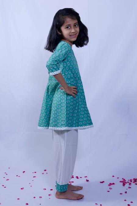 Pankhuri By Priyanka Green Cotton Lace Floral Pattern Kurta And Harem Pant Set Online at Aza Fashions Pankhuri By Priyanka_Green Cotton Lace Floral Pattern Kurta And Harem Pant Set _Online_at_Aza_Fashions