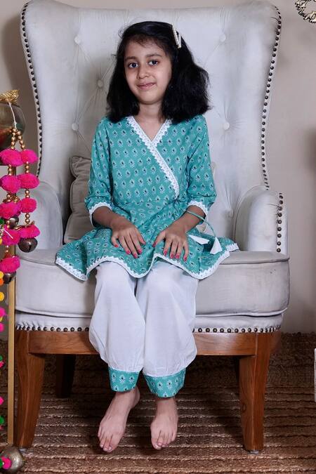Shop Pankhuri By Priyanka Green Cotton Lace Floral Pattern Kurta And Harem Pant Set Online at Aza Fashions Shop_Pankhuri By Priyanka_Green Cotton Lace Floral Pattern Kurta And Harem Pant Set _Online_at_Aza_Fashions