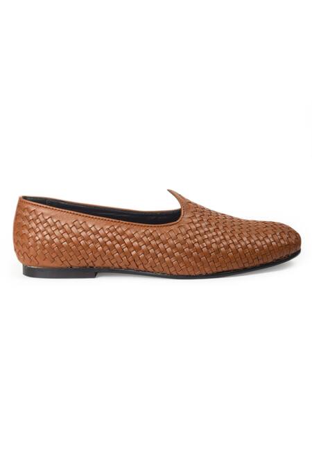 Buy Domani Brown Solid Handcrafted Textured Leather Juttis Online at Aza Fashions Buy_Domani_Brown Solid Handcrafted Textured Leather Juttis _Online_at_Aza_Fashions