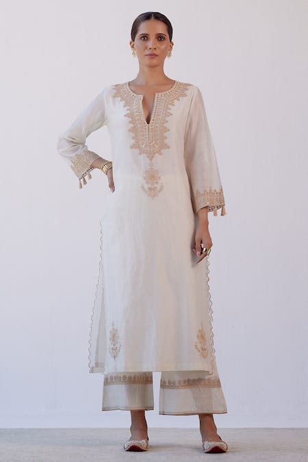 Devnaagri_Ivory Organza, Chanderi Dori, Sequins Notched Embroidered Kurta Palazzo Set _Online_at_Aza_Fashions