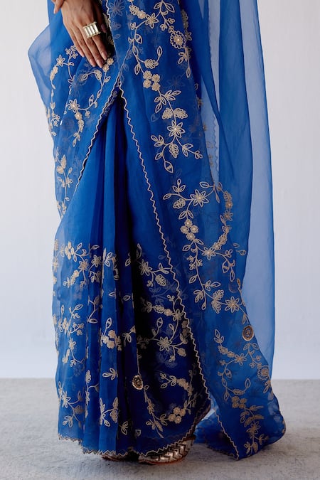 Buy Devnaagri Blue Silk Organza And Chanderi Dori, Sequin Blunt V Embroidered Saree With Blouse Buy_Devnaagri_Blue Silk Organza And Chanderi Dori, Sequin Blunt V Embroidered Saree With Blouse