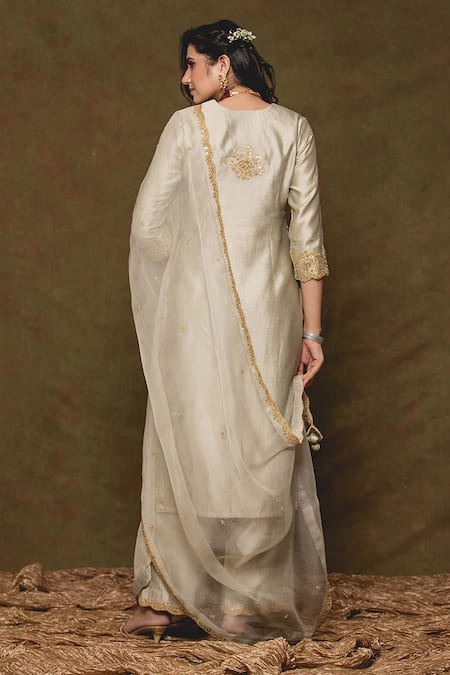 Surbhi Shah Floral Embroidered Kurta Set 