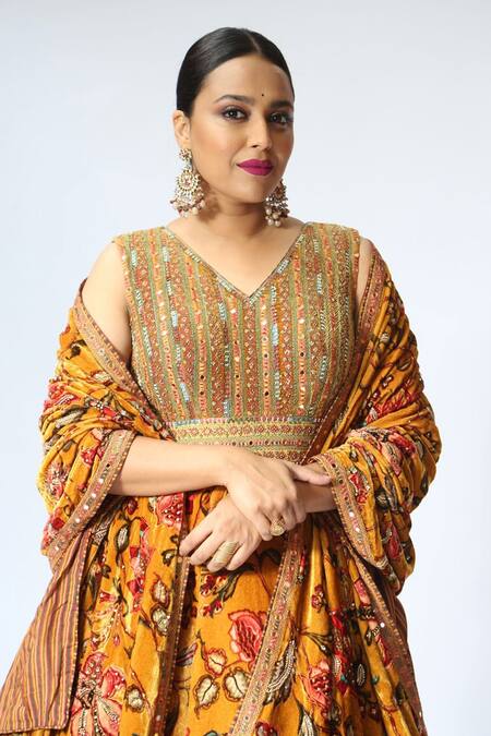 Buy Torani Yellow Velvet, Cotton Sunehra Makhmal Firdouz Anarkali With Doshala Online at Aza Fashions Buy_Torani_Yellow Velvet, Cotton Sunehra Makhmal Firdouz Anarkali With Doshala_Online_at_Aza_Fashions