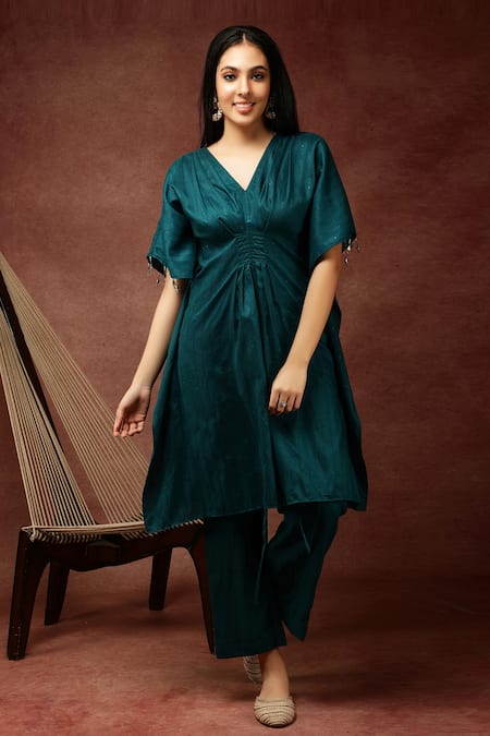 Ranng Label Green Semi Silk Embroidery Thread And Sequin V Kaftan Kurta & Pant Set 