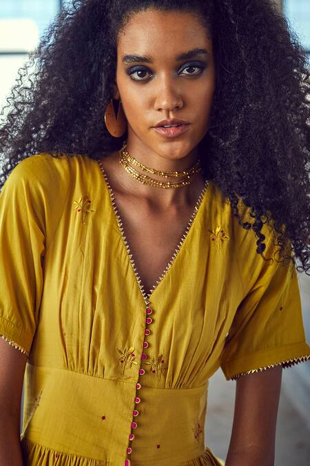 Shop Kharakapas Yellow Cotton Floral, Gota V Neck Genda Anarkali And Pant Set Online at Aza Fashions Shop_Kharakapas_Yellow Cotton Floral, Gota V Neck Genda Anarkali And Pant Set _Online_at_Aza_Fashions