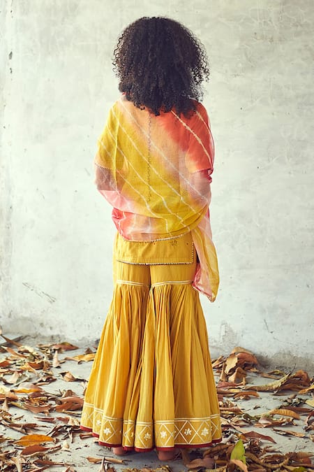 Shop Kharakapas Yellow Cotton Floral Leaf Neck Halda Embroidered Kurta Set at Aza Fashions Shop_Kharakapas_Yellow Cotton Floral Leaf Neck Halda Embroidered Kurta Set _at_Aza_Fashions