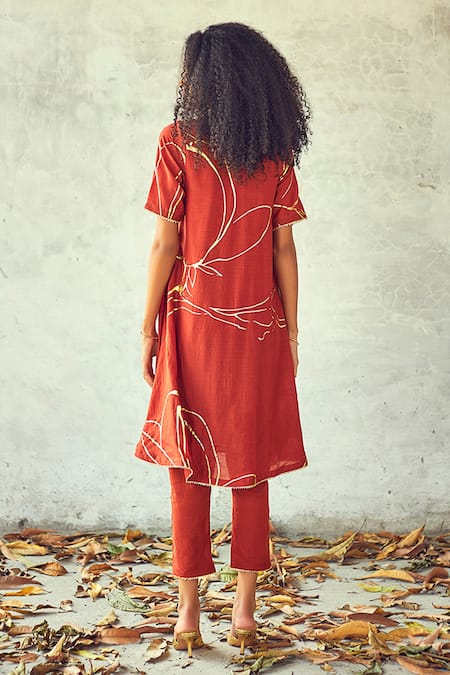 Shop Kharakapas Red Kurta Silk, Pant Floral V Neck Foil Print And Set at Aza Fashions Shop_Kharakapas_Red Kurta Silk, Pant Floral V Neck Foil Print And Set _at_Aza_Fashions