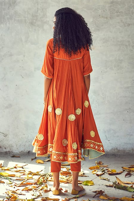 Shop Kharakapas Orange Cotton Mulmul Floral, Gota V Neck Embroidered Anarkali And Pant Set at Aza Fashions Shop_Kharakapas_Orange Cotton Mulmul Floral, Gota V Neck Embroidered Anarkali And Pant Set _at_Aza_Fashions