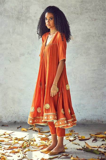 Buy Kharakapas Orange Cotton Mulmul Floral, Gota V Neck Embroidered Anarkali And Pant Set Online at Aza Fashions Buy_Kharakapas_Orange Cotton Mulmul Floral, Gota V Neck Embroidered Anarkali And Pant Set _Online_at_Aza_Fashions