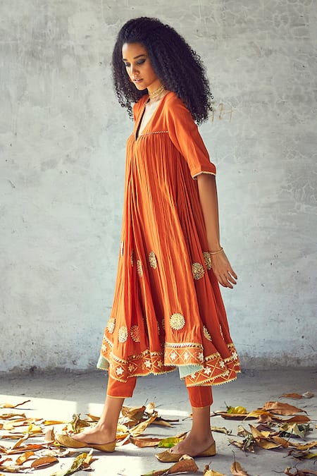 Shop Kharakapas Orange Cotton Mulmul Floral, Gota V Neck Embroidered Anarkali And Pant Set Online at Aza Fashions Shop_Kharakapas_Orange Cotton Mulmul Floral, Gota V Neck Embroidered Anarkali And Pant Set _Online_at_Aza_Fashions