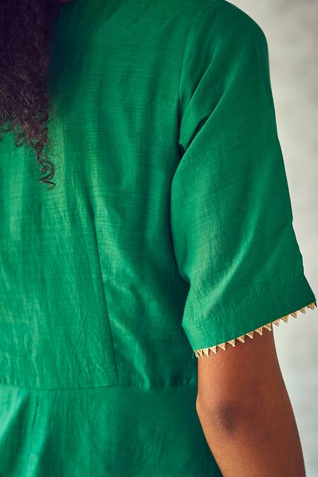 Kharakapas Green Cotton Silk Plain V Neck Jumpsuit at Aza Fashions Kharakapas_Green Cotton Silk Plain V Neck Jumpsuit _at_Aza_Fashions