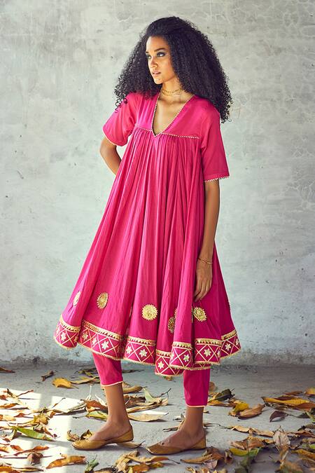 Kharakapas Pink Mulmul Floral, Gota V Neck Poshak Embroidered Anarkali And Pant Set Online at Aza Fashions Kharakapas_Pink Mulmul Floral, Gota V Neck Poshak Embroidered Anarkali And Pant Set _Online_at_Aza_Fashions